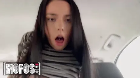 Come alla bella Gianna Ivy piace succhiare il cazzo