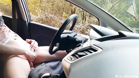 Am Ende ficke ich heftig im Auto mit einem Typen, den ich überhaupt nicht kenne.