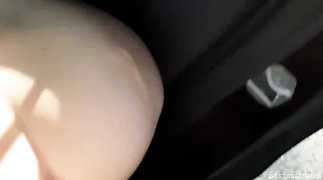 Am Ende ficke ich heftig im Auto mit einem Typen, den ich überhaupt nicht kenne.