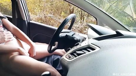 Am Ende ficke ich heftig im Auto mit einem Typen, den ich überhaupt nicht kenne.