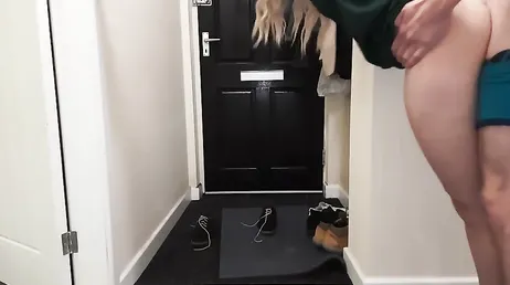 I push my girlfriend to open the door and fuck the delivery guy.