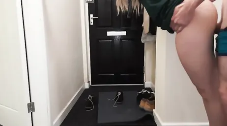 I push my girlfriend to open the door and fuck the delivery guy.