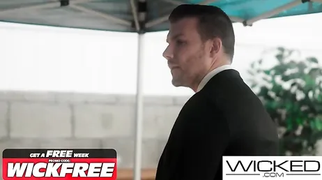 Ihr neuer Freund ist in der Lage, sie an ihre Grenzen zu bringen und sie sehr geil zu machen.
