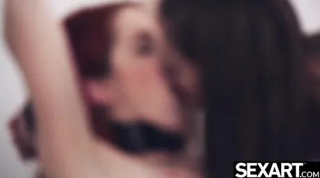 Oggi io e la mia migliore amica ci siamo leccate la figa a vicenda.