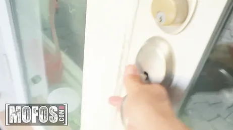 I accidentally see Mom's ass... damn, I've got a hard-on!!