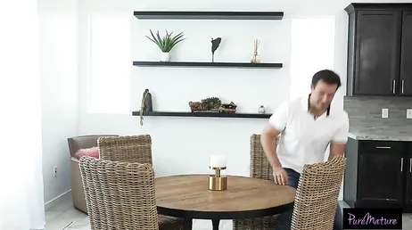 How mature women like to eat young cock, damn, what a blowjob, friends.