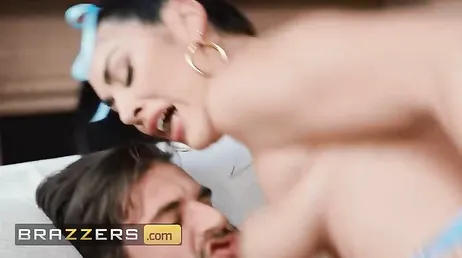 The smell of an unfaithful wife's pussy is incredible: look at that good fuck