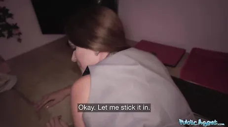 Esta guapa rusa amateur no se puede creer que le ofrezcan tanto dinero