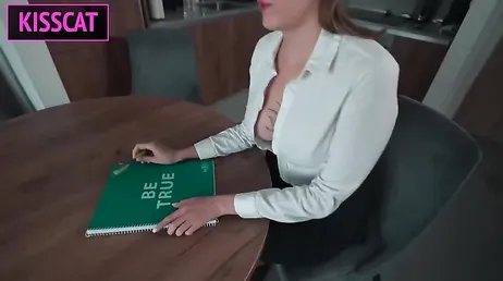 Creo que mi profesora particular hoy lo que quiere de mi es sexo