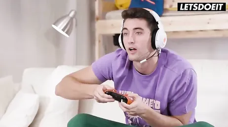 Nem minha namorada nem a irmã dela me deixaram jogar em paz: que chato!
