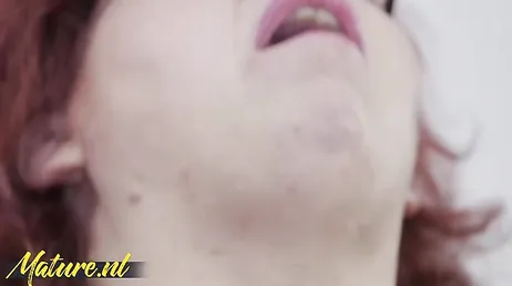 Ninfomaníaca de vinte e poucos anos está ficando com seu vizinho de cima...!!