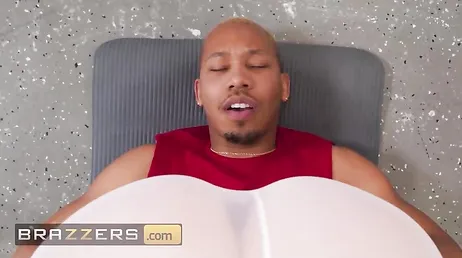 Was für einen Arsch hat diese Yogalehrerin ... und sie will mit mir allein sein!