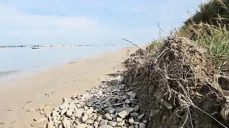 Pareja amateur grabando sus folladas en playas nudistas de vacaciones