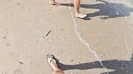 Pareja amateur grabando sus folladas en playas nudistas de vacaciones