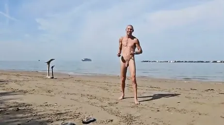Pareja amateur grabando sus folladas en playas nudistas de vacaciones
