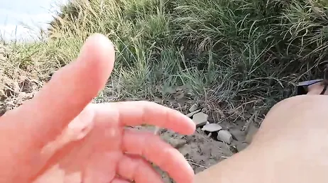 Pareja amateur grabando sus folladas en playas nudistas de vacaciones