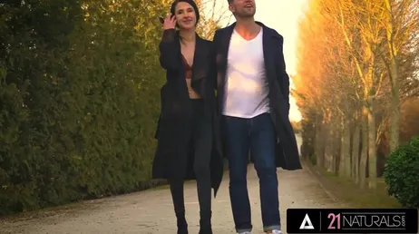 Non vedeva l'ora di tornare a casa per succhiare un cazzo e farsi scopare.