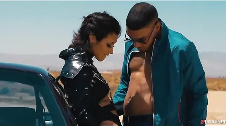 She meets a stranger in the middle of the desert to fuck: what a slut she is...!!