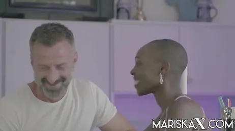 Pascal White geniet van de wilde poes van een prachtige zwarte vrouw