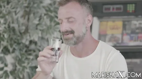 Pascal White geniet van de wilde poes van een prachtige zwarte vrouw