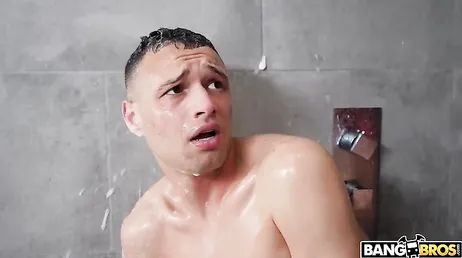 No seas timido, que sé que me miras el culo a escondidas ... maldito cabrón!