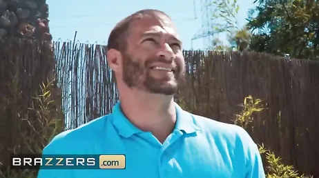 Una follada rápida con la vecina casada en su piscina lujosa: qué golfa