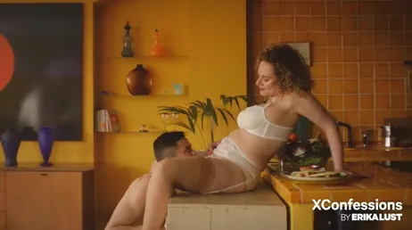 Spanische Hausfrau genießt heimlich den Schwanz ihres Liebhabers