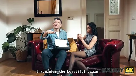 Die Freundin meines Sohnes wirkt so nett... Ich glaube, sie möchte heimlich Sex haben.