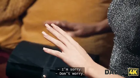 Die Freundin meines Sohnes wirkt so nett... Ich glaube, sie möchte heimlich Sex haben.