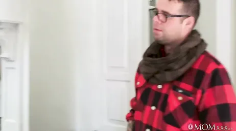 Die neue Putzfrau ist eine geile MILF...!!