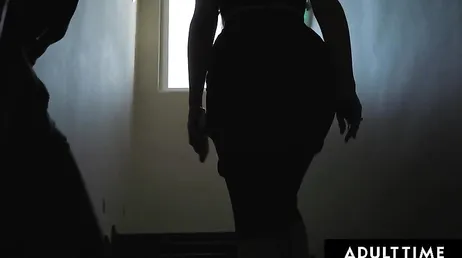 Untreuer Ehemann verbringt eine tolle Zeit im Hotel mit seiner College-Geliebten.