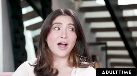 Comparte la polla de su novio con su hermanastra: qué viciosa!