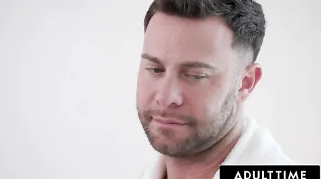 Comparte la polla de su novio con su hermanastra: qué viciosa!