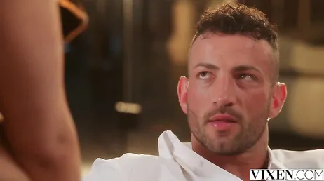 Godendosi senza sosta le incredibili tette della sua nuova amante