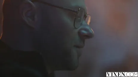 Godendosi senza sosta le incredibili tette della sua nuova amante