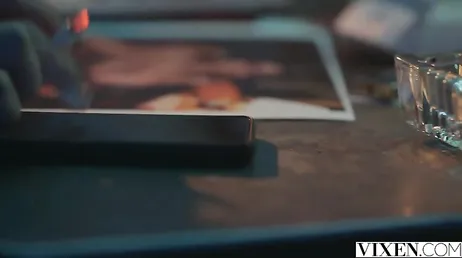 Godendosi senza sosta le incredibili tette della sua nuova amante