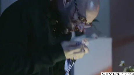 Godendosi senza sosta le incredibili tette della sua nuova amante