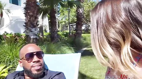 Fulfilling her fantasy of trying a black cock thanks to her boyfriend...!!