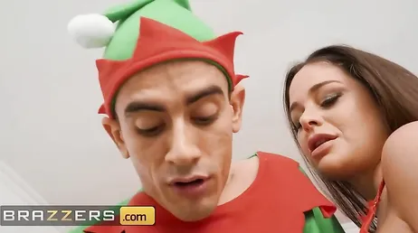 Noël approche à grands pas et certains lutins se préparent.