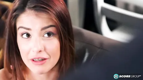 A pesar de tener los dientes con brackets la verdad es que la mama muy bien