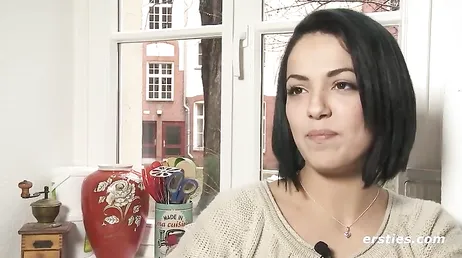 Brasileña amateur de pelo corto exhibiéndose en la webcam porno