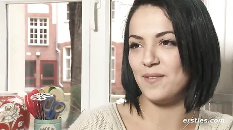 Brasileña amateur de pelo corto exhibiéndose en la webcam porno