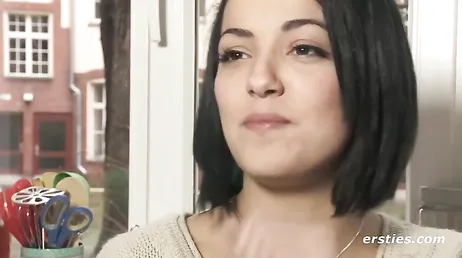 Brasileña amateur de pelo corto exhibiéndose en la webcam porno