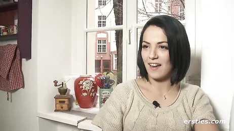 Brasileña amateur de pelo corto exhibiéndose en la webcam porno