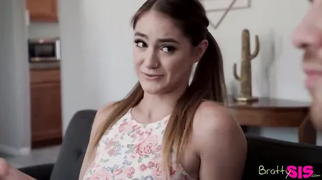 Ela prometeu ao seu meio-irmão que o deixaria transar com ela no dia da sua formatura.