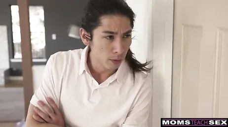 Jetzt verstehe ich, warum meine Tochter so verrückt nach dir ist: Du bist echt super im Bett, Mann!