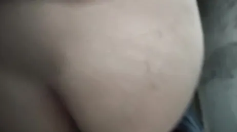 En främling närmar sig henne på gatan och hon ger honom oralsex och låter honom knulla henne.