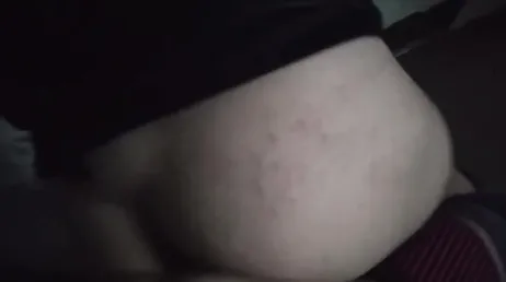 En främling närmar sig henne på gatan och hon ger honom oralsex och låter honom knulla henne.