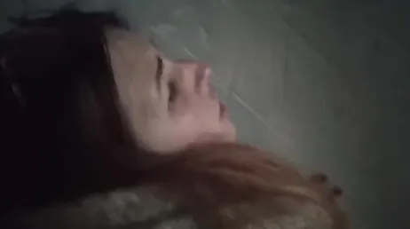 En främling närmar sig henne på gatan och hon ger honom oralsex och låter honom knulla henne.