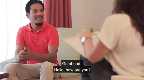 La psicologa no puede evitar tirarse encima del paciente: menudo culo tiene !!